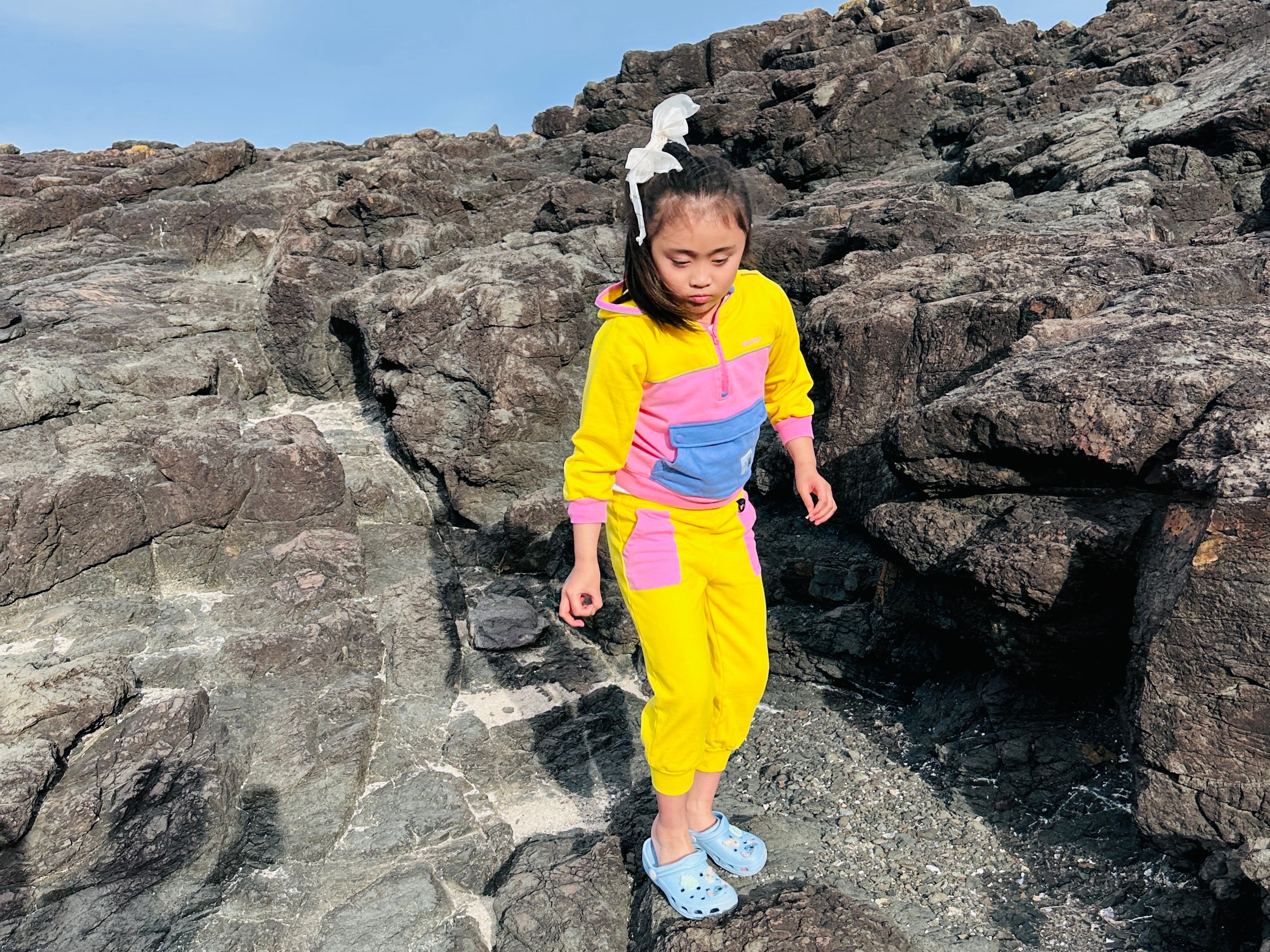 KidsFlyer™ Safety Travel Outfit with Smart QR Code System - YELLOW