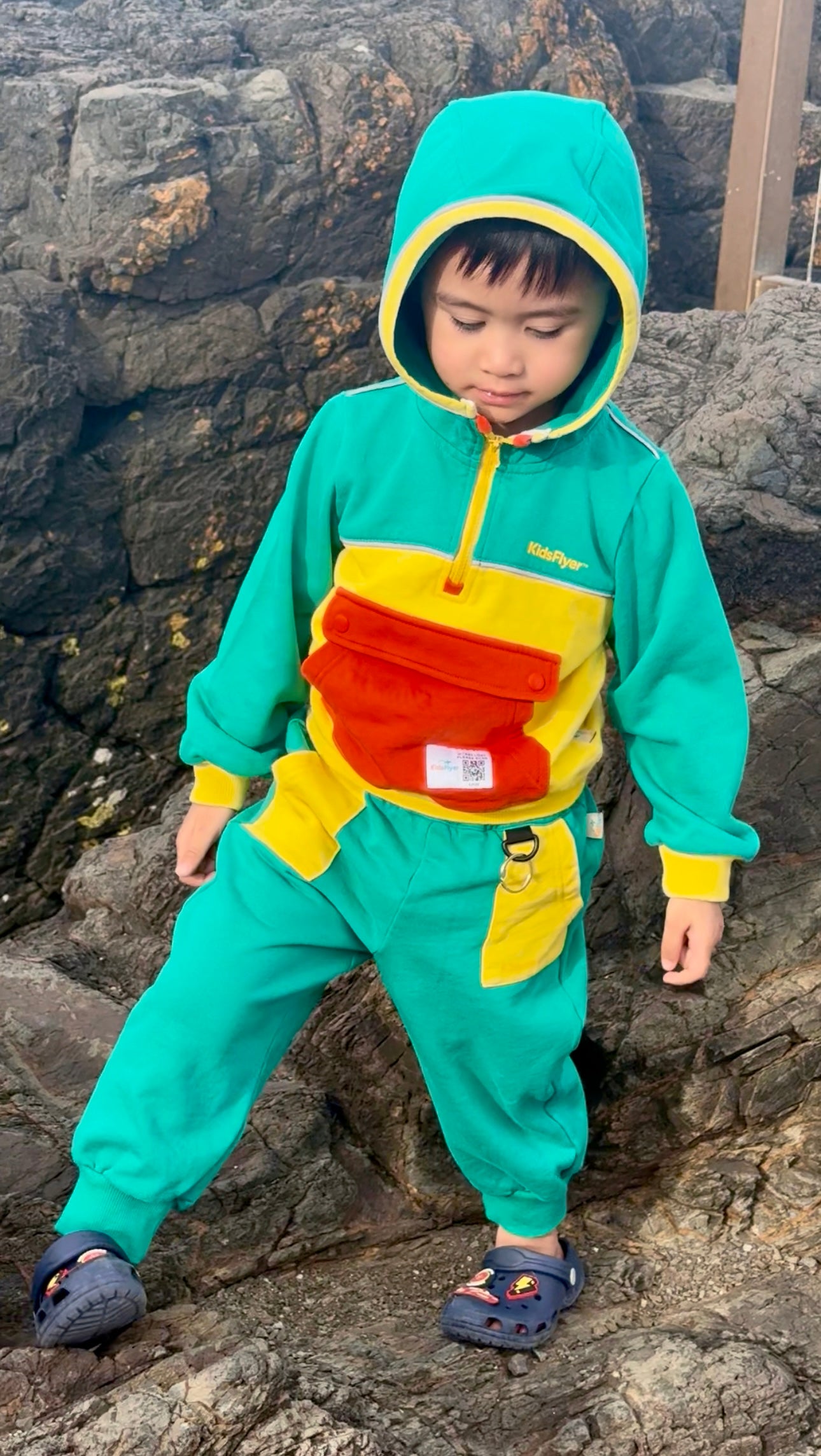 KidsFlyer™ Safety Travel Outfit with Smart QR Code System - GREEN