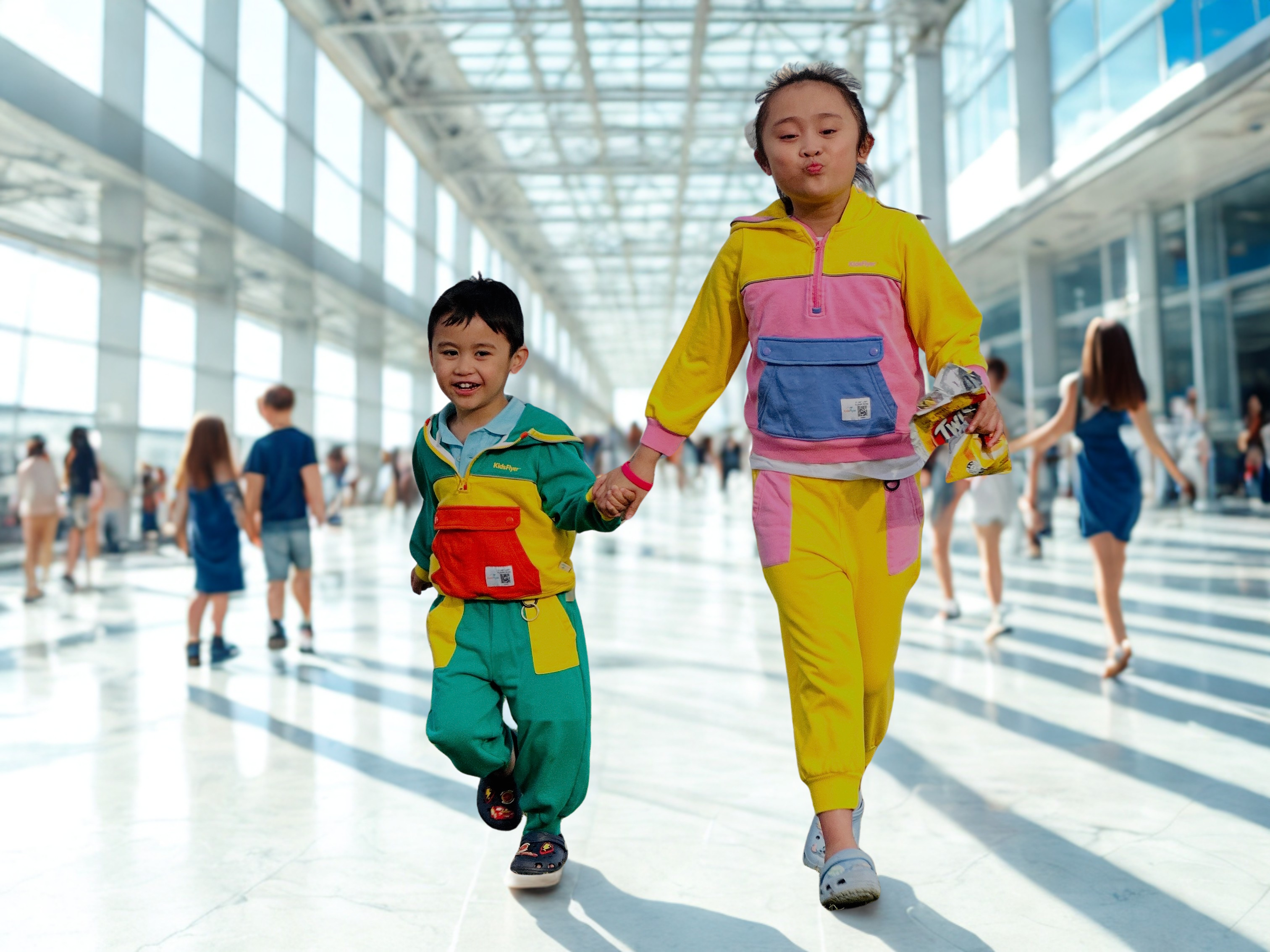 🚨BIGGEST SALE EVER 🎁 KidsFlyer™ Safety Travel Outfit for just $50.00 (Buy 2 Get 5% OFF, Buy 3 Get 10% OFF)